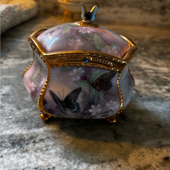 lena liu Other - Lena Liu Porcelain Butterfly
working Music Box And Candle Holder
